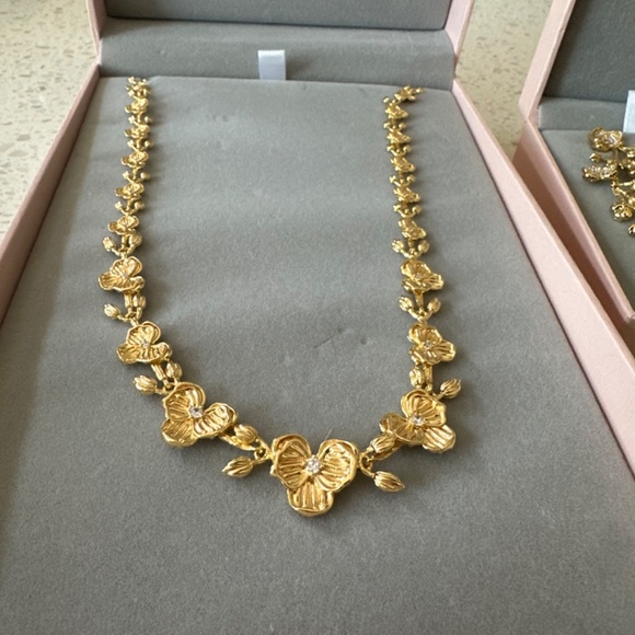 Anabel Aram gold orchid link necklace - Picture 3 of 12